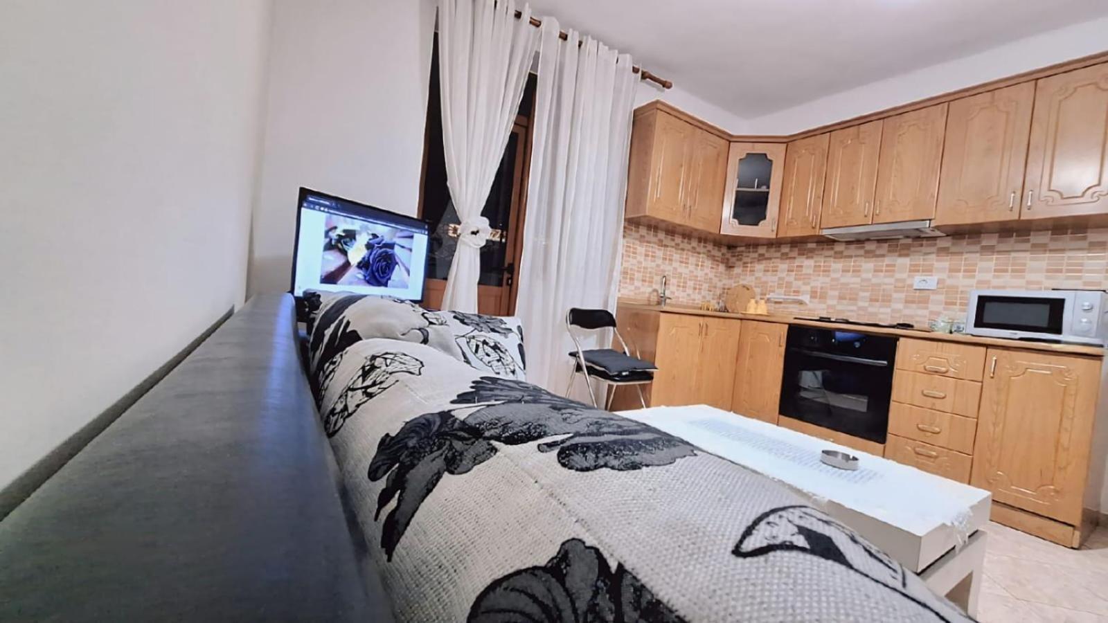 Promenade Apartment In City Centre Berat Eksteriør bilde