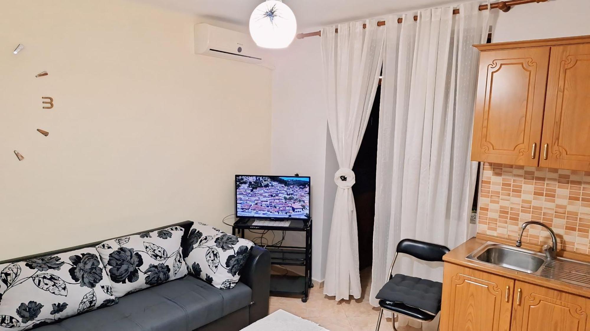 Promenade Apartment In City Centre Berat Eksteriør bilde